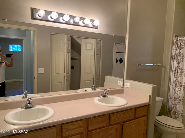 1054 N Pressyc Place, Tucson, AZ 85710