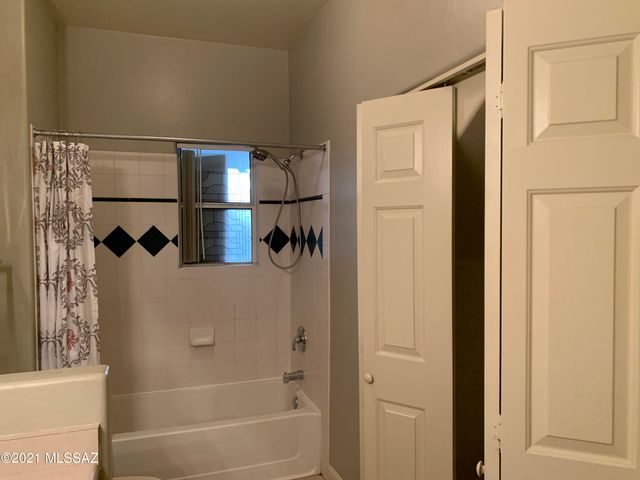 1054 N Pressyc Place, Tucson, AZ 85710