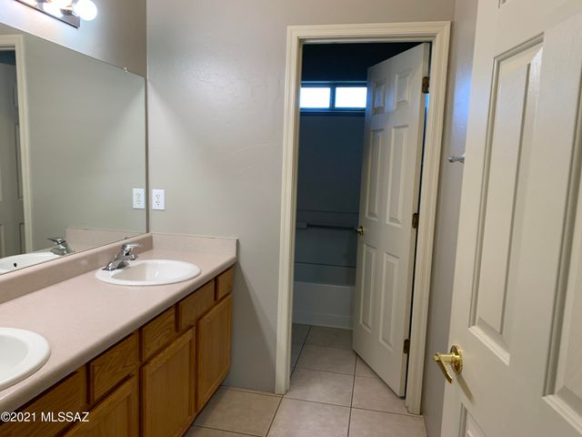 1054 N Pressyc Place, Tucson, AZ 85710