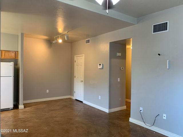 1054 N Pressyc Place, Tucson, AZ 85710