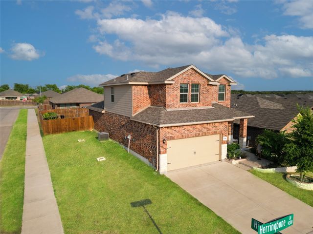 9248 Herringbone Drive, Fort Worth, TX 76131