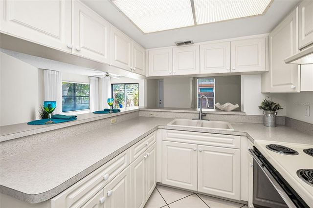 2205 LENNOX ROAD E 2205, Palm Harbor, FL 34683
