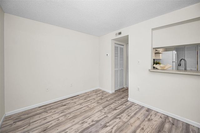 2205 LENNOX ROAD E 2205, Palm Harbor, FL 34683