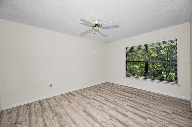 2205 LENNOX ROAD E 2205, Palm Harbor, FL 34683
