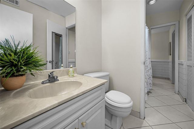 2205 LENNOX ROAD E 2205, Palm Harbor, FL 34683