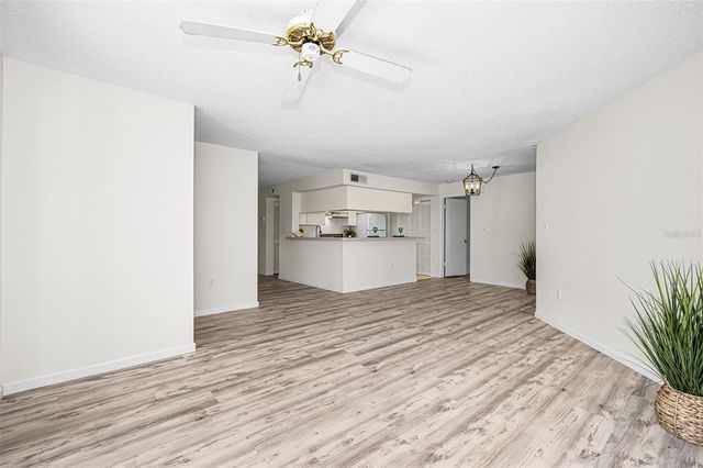 2205 LENNOX ROAD E 2205, Palm Harbor, FL 34683