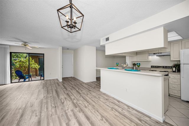 2205 LENNOX ROAD E 2205, Palm Harbor, FL 34683