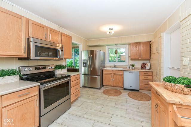 6905 Munsee Lane, Indianapolis, IN 46260