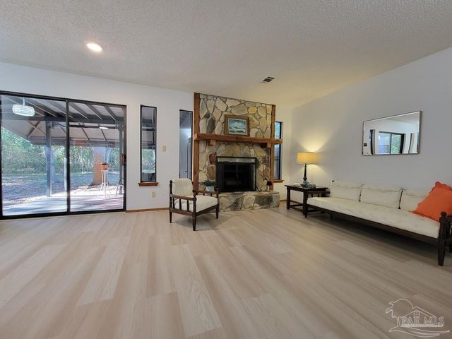 6212 Kirsten Dr, Pensacola, FL 32504