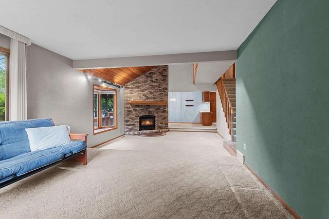 516 E EAGLE TERRACE, Green Bay, WI 54313