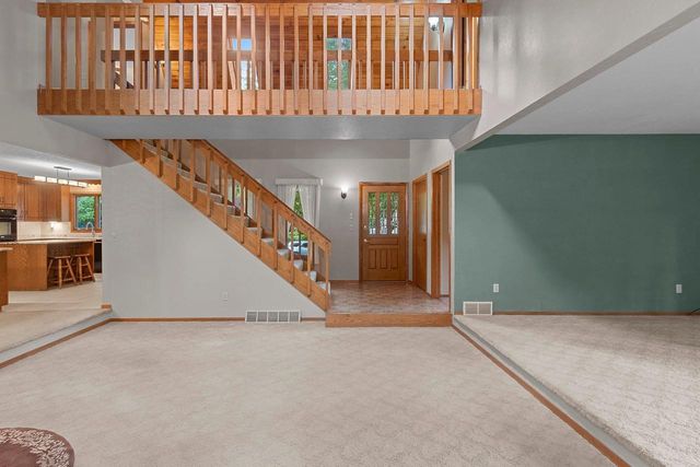 516 E EAGLE TERRACE, Green Bay, WI 54313