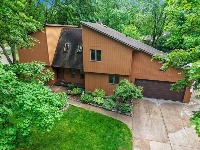 516 E EAGLE TERRACE, Green Bay, WI 54313