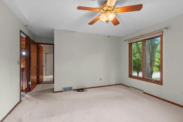 516 E EAGLE TERRACE, Green Bay, WI 54313