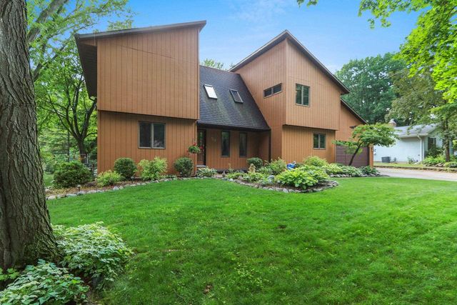 516 E EAGLE TERRACE, Green Bay, WI 54313