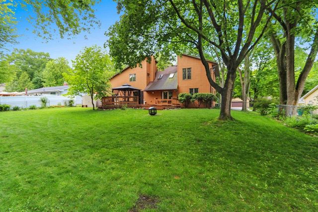 516 E EAGLE TERRACE, Green Bay, WI 54313