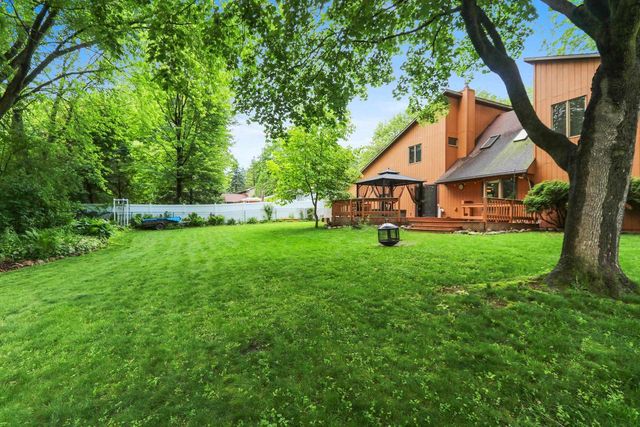 516 E EAGLE TERRACE, Green Bay, WI 54313