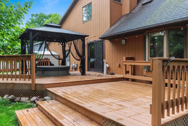 516 E EAGLE TERRACE, Green Bay, WI 54313