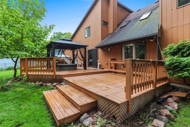 516 E EAGLE TERRACE, Green Bay, WI 54313