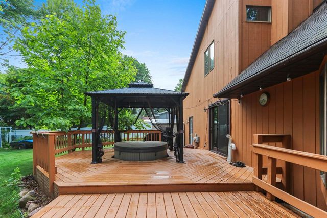 516 E EAGLE TERRACE, Green Bay, WI 54313