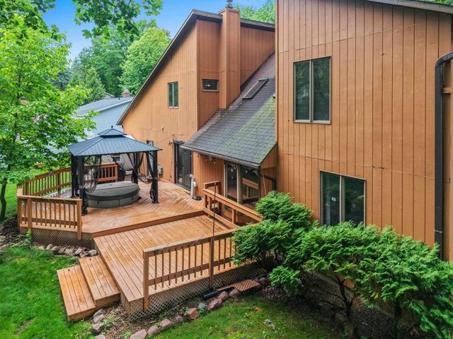 516 E EAGLE TERRACE, Green Bay, WI 54313