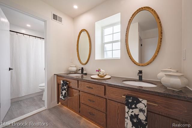 81 Stratford Lane, Rochester Hills, MI 48309