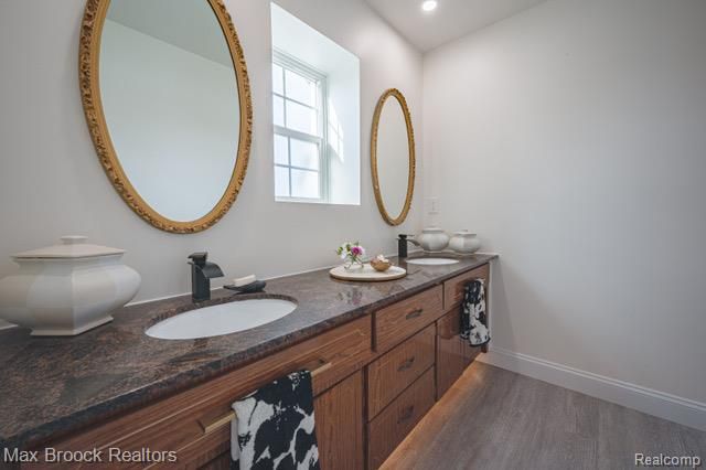 81 Stratford Lane, Rochester Hills, MI 48309