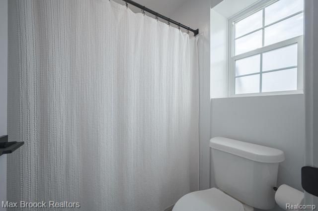 81 Stratford Lane, Rochester Hills, MI 48309