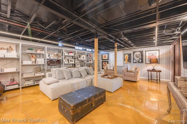 81 Stratford Lane, Rochester Hills, MI 48309