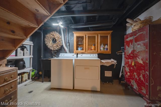 81 Stratford Lane, Rochester Hills, MI 48309