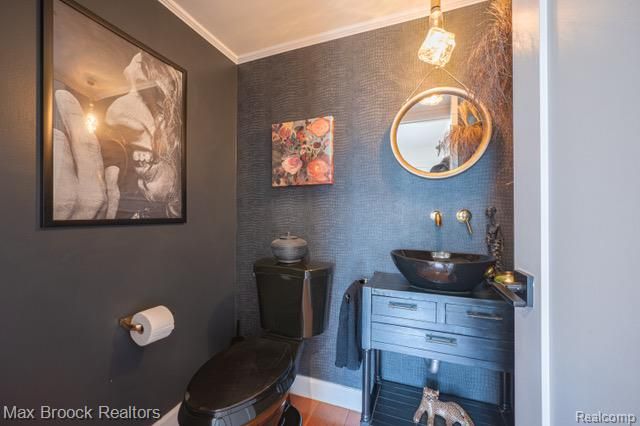 81 Stratford Lane, Rochester Hills, MI 48309