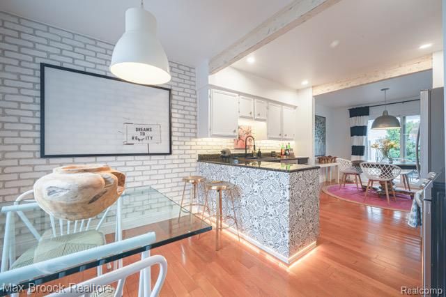 81 Stratford Lane, Rochester Hills, MI 48309