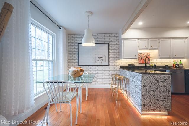 81 Stratford Lane, Rochester Hills, MI 48309