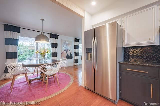 81 Stratford Lane, Rochester Hills, MI 48309