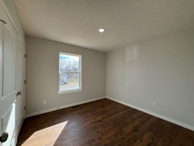 355 Division Street, Sparta, MO 65753