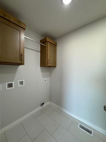 355 Division Street, Sparta, MO 65753