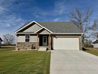 355 Division Street, Sparta, MO 65753