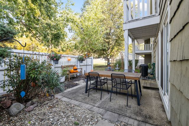 1420 Stonebridge Trail 1-3, Wheaton, IL 60189