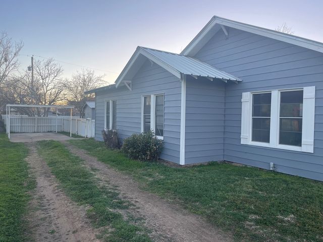 707 N 9th Street, Ballinger, TX 76821