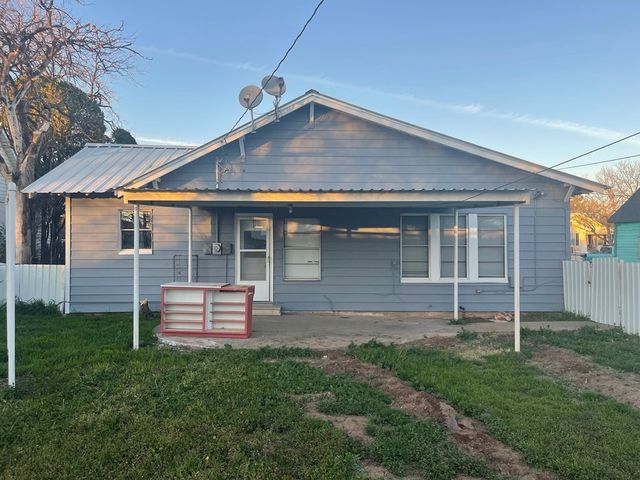 707 N 9th Street, Ballinger, TX 76821