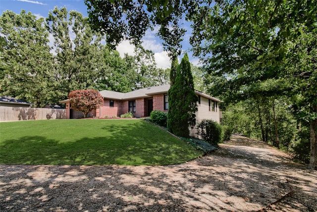 1 May Lane, Bella Vista, AR 72715