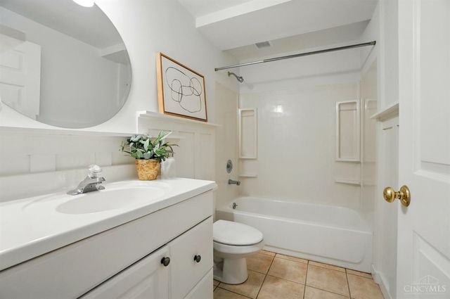 5463 Hanover Circle, Cincinnati, OH 45230