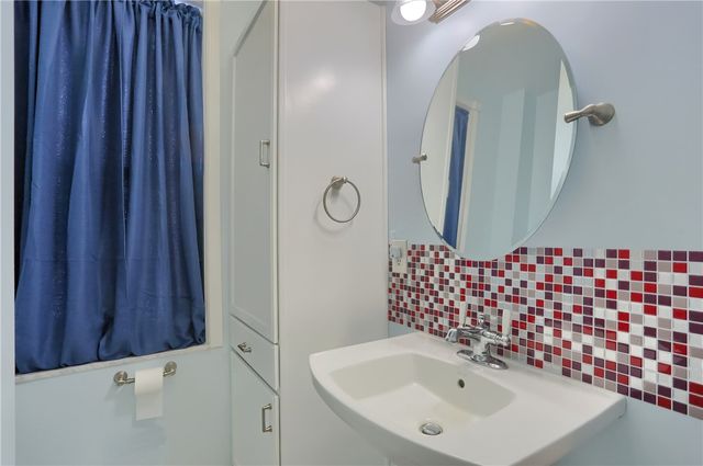 19 S 6th St, Duquesne, PA 15110