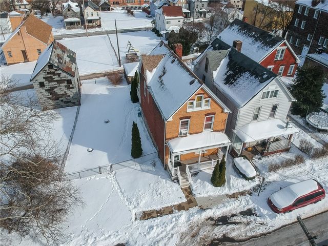 19 S 6th St, Duquesne, PA 15110