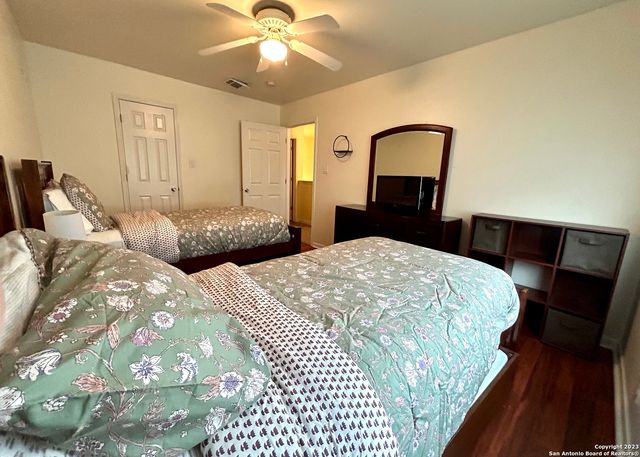 42 Chapel Hill Cir, San Antonio, TX 78240