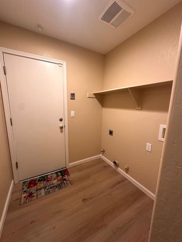 2582 N Antioch, Fresno, CA 93722