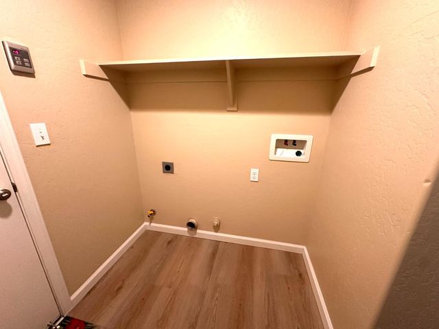 2582 N Antioch, Fresno, CA 93722