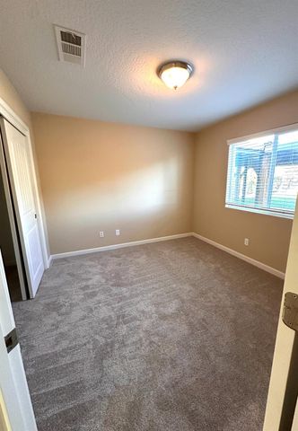 2582 N Antioch, Fresno, CA 93722