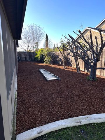 2582 N Antioch, Fresno, CA 93722