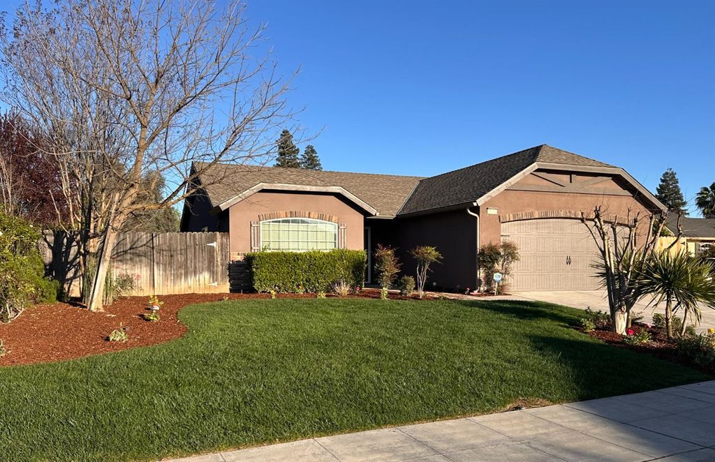 2582 N Antioch, Fresno, CA 93722