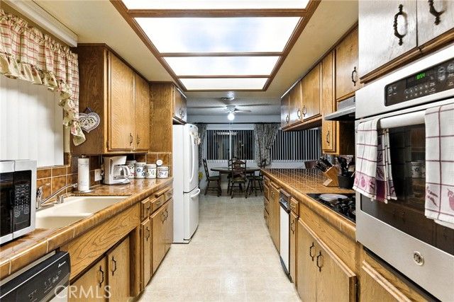 2924 Raccoon Drive, Mountain Mesa, CA 93240